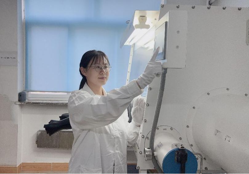 科研一线丨石爽爽：晶体生长虽慢，但每一步都通向光的未来